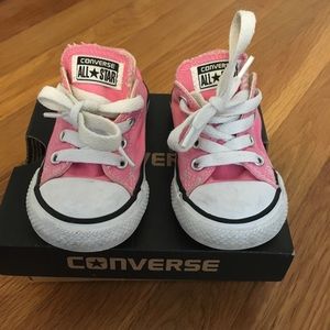 Toddler pink converse